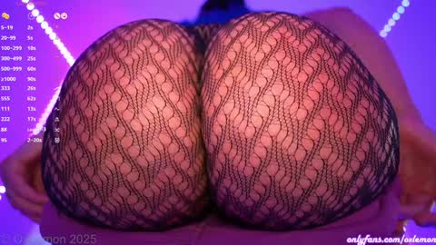 Snapshot of oxlemon chatting on March 7, 12:58 am oxlemon online show from March 7, 12:58 am