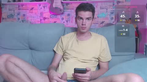 Snapshot of oxmikexo chatting on December 5, 3:06 pm Mike online show from December 5, 3:06 pm