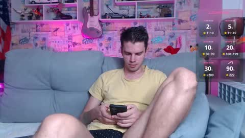 Snapshot of oxmikexo chatting on December 9, 2:17 pm Mike online show from December 9, 2:17 pm