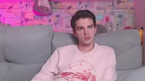 Snapshot of oxmikexo chatting on February 11, 5:40 pm Mike online show from February 11, 5:40 pm