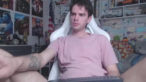 Snapshot of oxmikexo chatting on March 11, 10:29 am Mike online show from March 11, 10:29 am