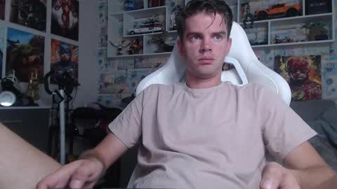 Snapshot of oxmikexo chatting on September 15, 10:48 am Mike online show from September 15, 10:48 am