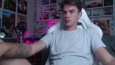 Snapshot of oxmikexo chatting on September 19, 11:55 am Mike online show from September 19, 11:55 am