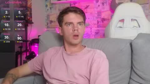 Snapshot of oxmikexo chatting on November 2, 10:06 am Mike online show from November 2, 10:06 am