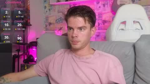 Snapshot of oxmikexo chatting on November 10, 11:20 am Mike online show from November 10, 11:20 am