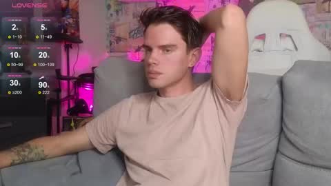 Snapshot of oxmikexo chatting on November 11, 12:05 pm Mike online show from November 11, 12:05 pm