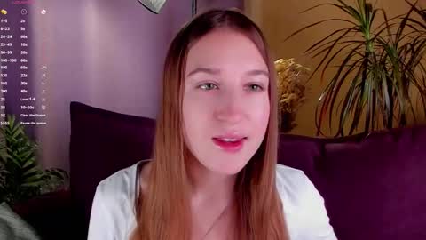 Snapshot of oziecarmona chatting on October 19, 1:06 am Caroline or just Lina online show from October 19, 1:06 am