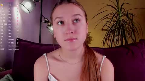 Snapshot of oziecarmona chatting on October 22, 1:06 am Caroline or just Lina online show from October 22, 1:06 am