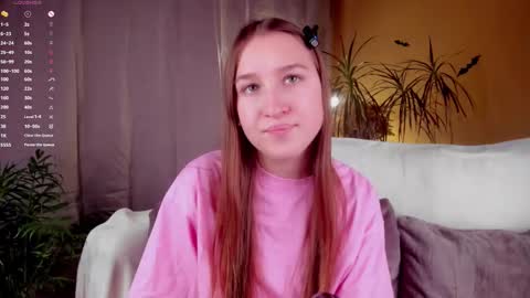 Snapshot of oziecarmona chatting on November 1, 1:07 am Caroline or just Lina online show from November 1, 1:07 am