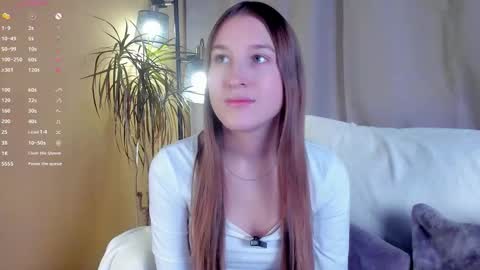 Snapshot of oziecarmona chatting on November 25, 1:16 am Caroline or just Lina online show from November 25, 1:16 am