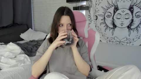 Snapshot of p0rsche911 chatting on March 12, 12:10 am Alice online show from March 12, 12:10 am