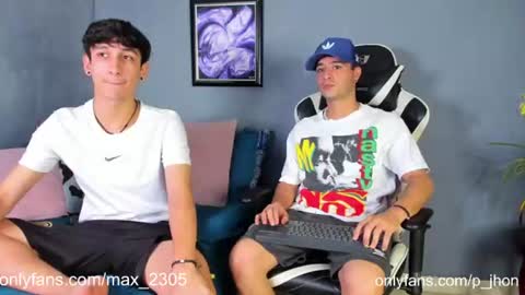 Snapshot of p_jhon chatting on June 16, 4:04 am P online show from June 16, 4:04 am