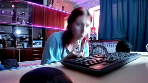 Snapshot of pa1e_pr1ncess chatting on February 11, 1:51 pm Ella online show from February 11, 1:51 pm