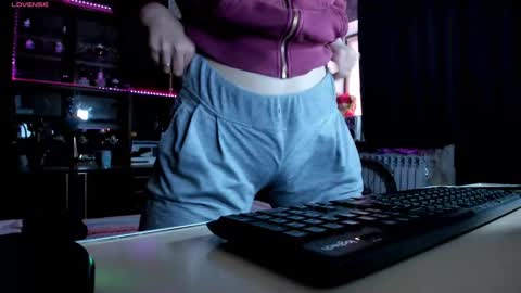 Snapshot of pa1e_pr1ncess chatting on February 14, 10:07 am Ella online show from February 14, 10:07 am