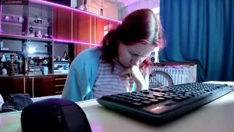 Snapshot of pa1e_pr1ncess chatting on February 18, 6:26 am Ella online show from February 18, 6:26 am