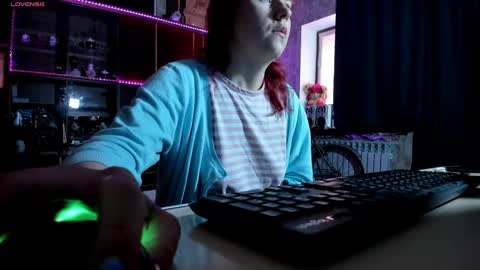 Snapshot of pa1e_pr1ncess chatting on February 18, 9:32 am Ella online show from February 18, 9:32 am