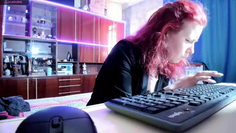 Snapshot of pa1e_pr1ncess chatting on March 1, 11:28 am Ella online show from March 1, 11:28 am