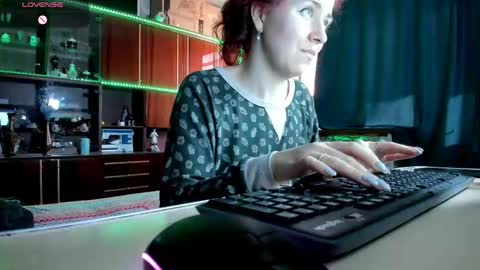 Snapshot of pa1e_pr1ncess chatting on March 4, 12:01 pm Ella online show from March 4, 12:01 pm