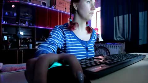 Snapshot of pa1e_pr1ncess chatting on March 9, 12:53 pm Ella online show from March 9, 12:53 pm