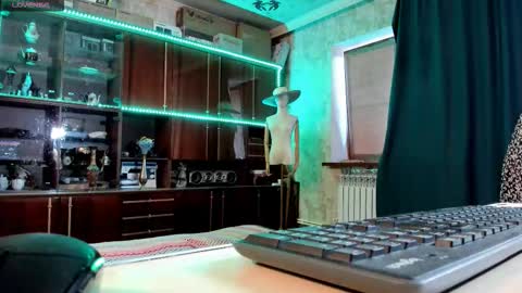 Snapshot of pa1e_pr1ncess chatting on September 8, 3:11 pm Ella online show from September 8, 3:11 pm