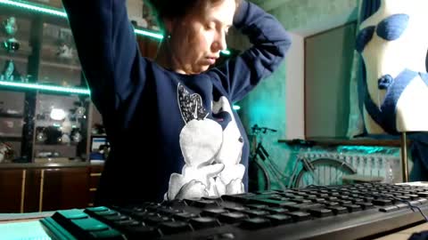 Ella online show from April 19, 4:50 pm