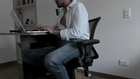 Snapshot of pablo_rincon95 chatting on December 4, 5:55 pm pablo rincon95 online show from December 4, 5:55 pm