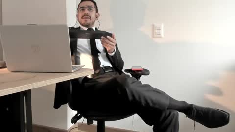 Snapshot of pablo_rincon95 chatting on December 28, 4:52 pm pablo rincon95 online show from December 28, 4:52 pm