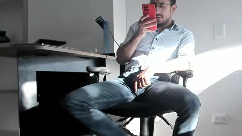 Snapshot of pablo_rincon95 chatting on January 12, 12:23 pm pablo rincon95 online show from January 12, 12:23 pm