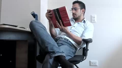 Snapshot of pablo_rincon95 chatting on January 12, 3:25 pm pablo rincon95 online show from January 12, 3:25 pm