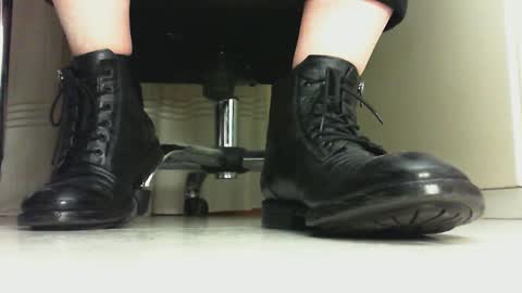 Snapshot of pablomenesssl chatting on February 18, 8:14 pm Pablo Meness online show from February 18, 8:14 pm