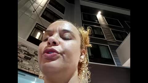 paidqueenbella online show from October 18, 5:21 am