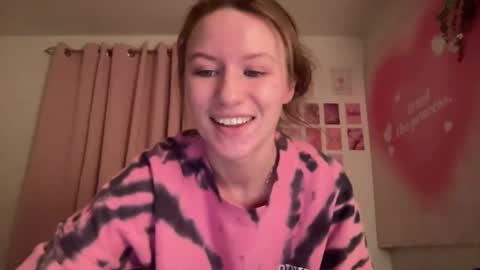 paisleysnowxo online show from March 7, 4:13 am