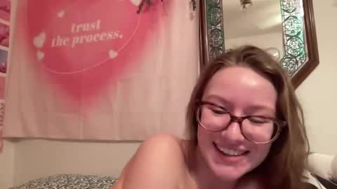paisleysnowxo online show from March 11, 5:38 am