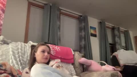 paisleysnowxo online show from November 3, 4:25 am