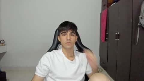 Snapshot of pakun_ chatting on December 4, 11:57 pm pakun_ online show from December 4, 11:57 pm