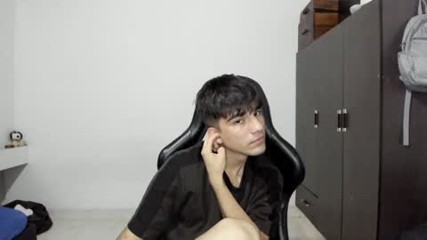 Snapshot of pakun_ chatting on December 29, 12:30 am pakun_ online show from December 29, 12:30 am