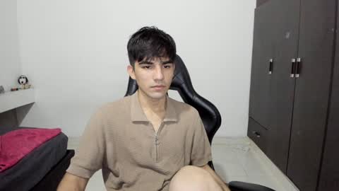 Snapshot of pakun_ chatting on January 7, 12:45 am pakun_ online show from January 7, 12:45 am
