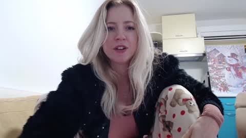 Snapshot of pam_fans chatting on December 28, 7:11 am BABE online show from December 28, 7:11 am