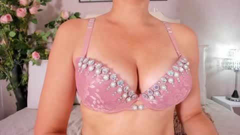 Snapshot of pamela_duque30 chatting on February 2, 7:09 am Pamela Duque  online show from February 2, 7:09 am