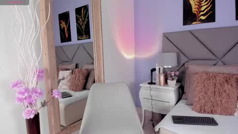 Snapshot of pamela_duque30 chatting on September 28, 12:32 pm Pamela Duque  online show from September 28, 12:32 pm