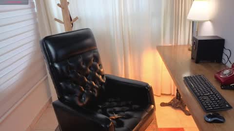 pamela_johnsonn online show from April 3, 5:33 pm