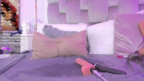 Snapshot of pamelamendez_ chatting on February 24, 5:22 am Pamela online show from February 24, 5:22 am