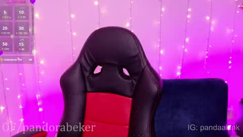 Snapshot of pandorabeker chatting on February 9, 4:40 pm    online show from February 9, 4:40 pm