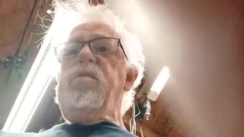 papajb70 online show from November 28, 1:41 am