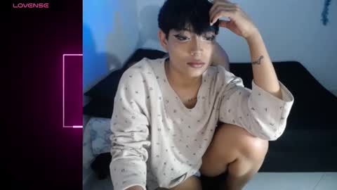 Snapshot of papi_mami_live_ chatting on November 19, 2:44 am papi_mami_live_ online show from November 19, 2:44 am