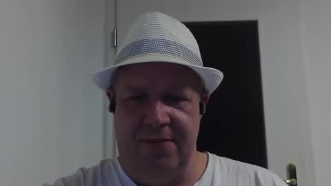 Snapshot of para3214 chatting on October 1, 2:56 pm para3214 online show from October 1, 2:56 pm