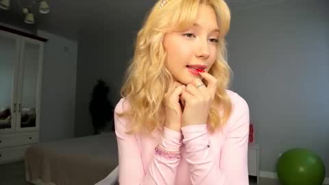 Melena online show from November 13, 8:24 am