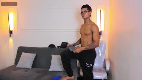 Snapshot of paradise_boy_s chatting on November 26, 3:02 pm Ryan And Casper online show from November 26, 3:02 pm