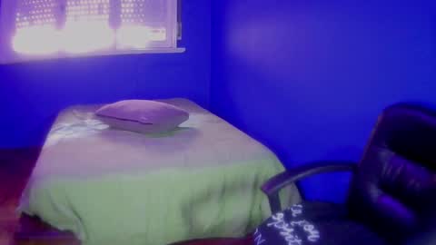 Snapshot of paris_vixen13 chatting on March 12, 6:44 pm paris_vixen13 online show from March 12, 6:44 pm