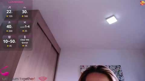 Snapshot of pariswlls chatting on October 8, 10:40 pm Paris online show from October 8, 10:40 pm